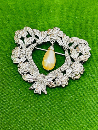 Silver Floral Reef with Pearl Dangle Devil's Details